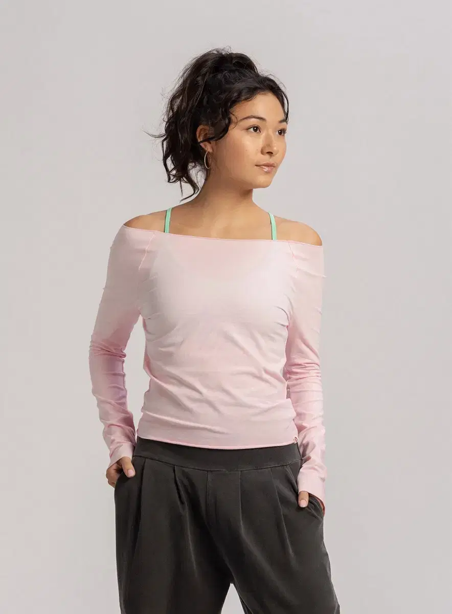 부디무드라 Boat neck long sleeve top